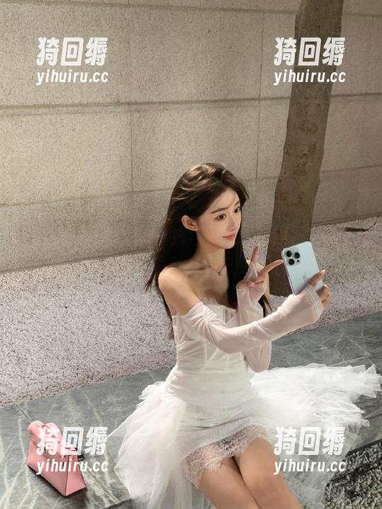 91吃瓜中心 瓜的香气已经飘到我的座位上,地址直达91吃瓜中心!