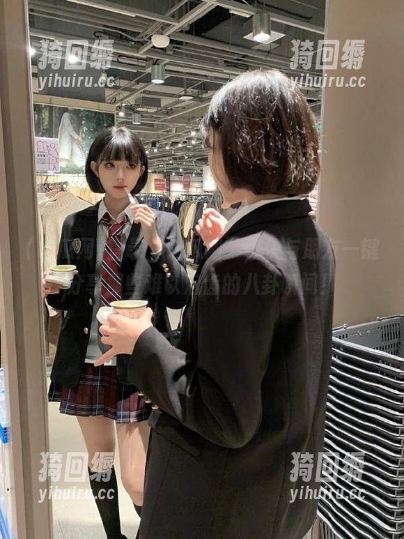 登录“吃瓜网”，快与朋友一键分享那些难以启齿的八卦瞬间！