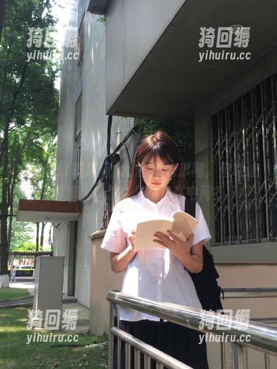 我爱51吃瓜网，但地址真磨人，怎么总是卡在中间？