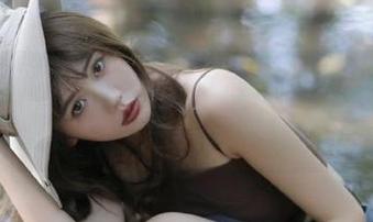 哈哈，网上最新吃瓜发布：这个网红真是把尴尬进行到底！