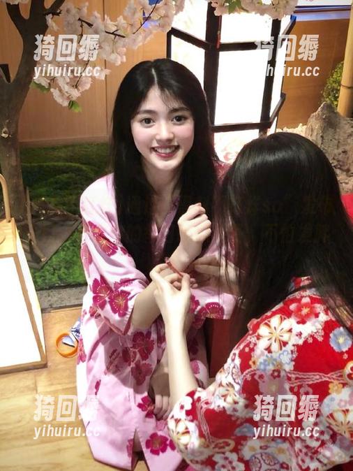 通过“黑料不打烊so”发布入口，开启你的每日吃瓜大餐，不怕发胖！