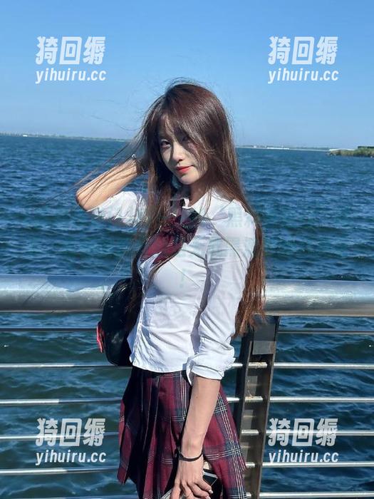 刚一上线‘黑料传送门’网页，看到的就只能是无底黑洞般的八卦呀！