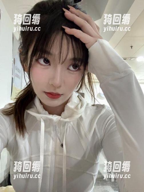 黑料网在线看：直达热门热搜，每一步都是潜水的乐趣！