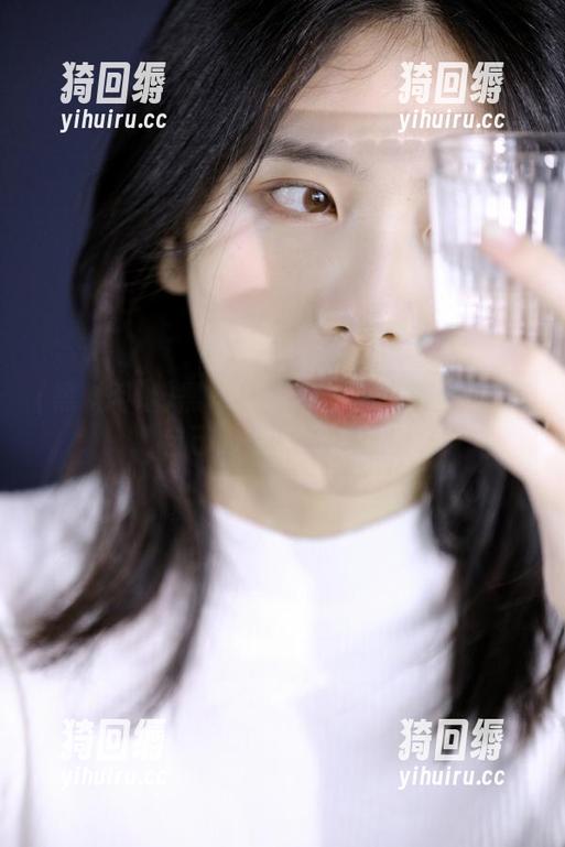 黑料网址苹果版：搬起石头砸自己的脚？小心哦！