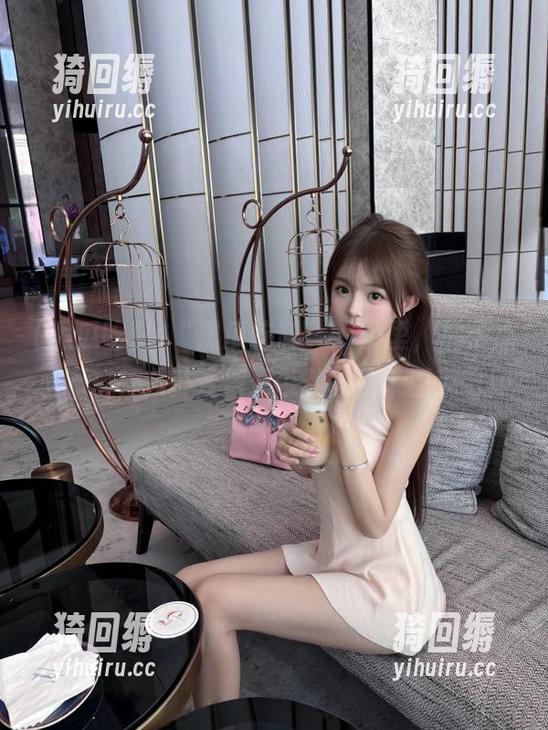 “黑瓜吃料”app里，加了点小调料，八卦变得更带劲，快来围观吧！